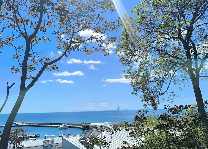 Golden Hermes, Z Basenem * Солнечный берег