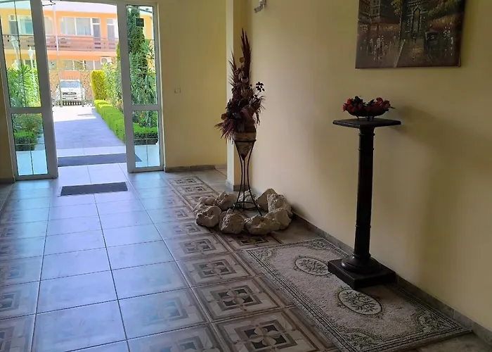 Golden Hermes, Z Basenem Sunny Beach