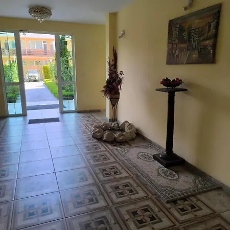 Golden Hermes, Z Basenem Sunny Beach