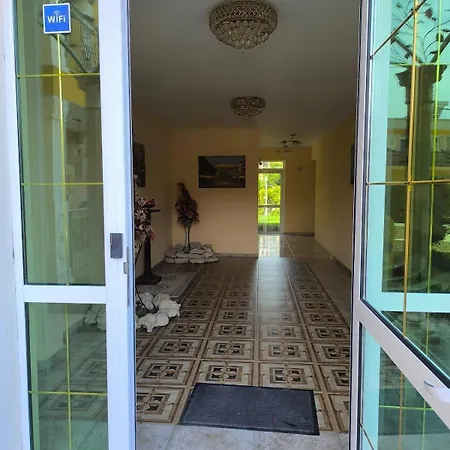 Apartment Golden Hermes, Z Basenem